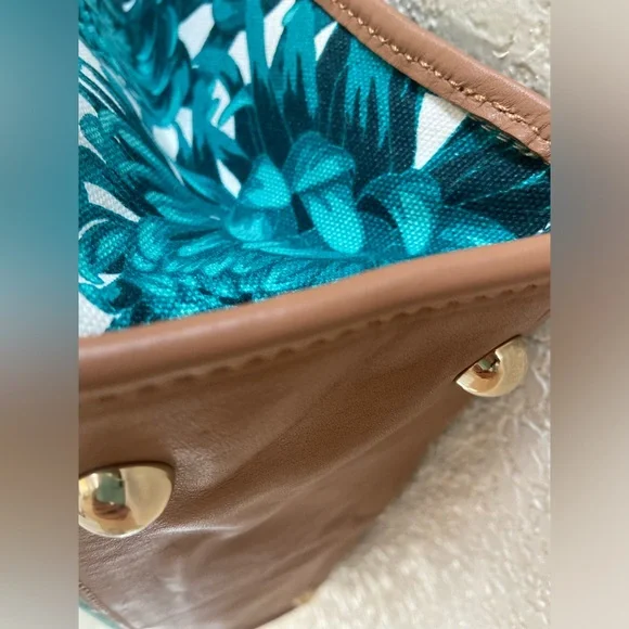 Isaac Mizrahi Bridgehampton Green Floral Print Canvas Tote Leather Trim NWOT - Picture 5 of 7